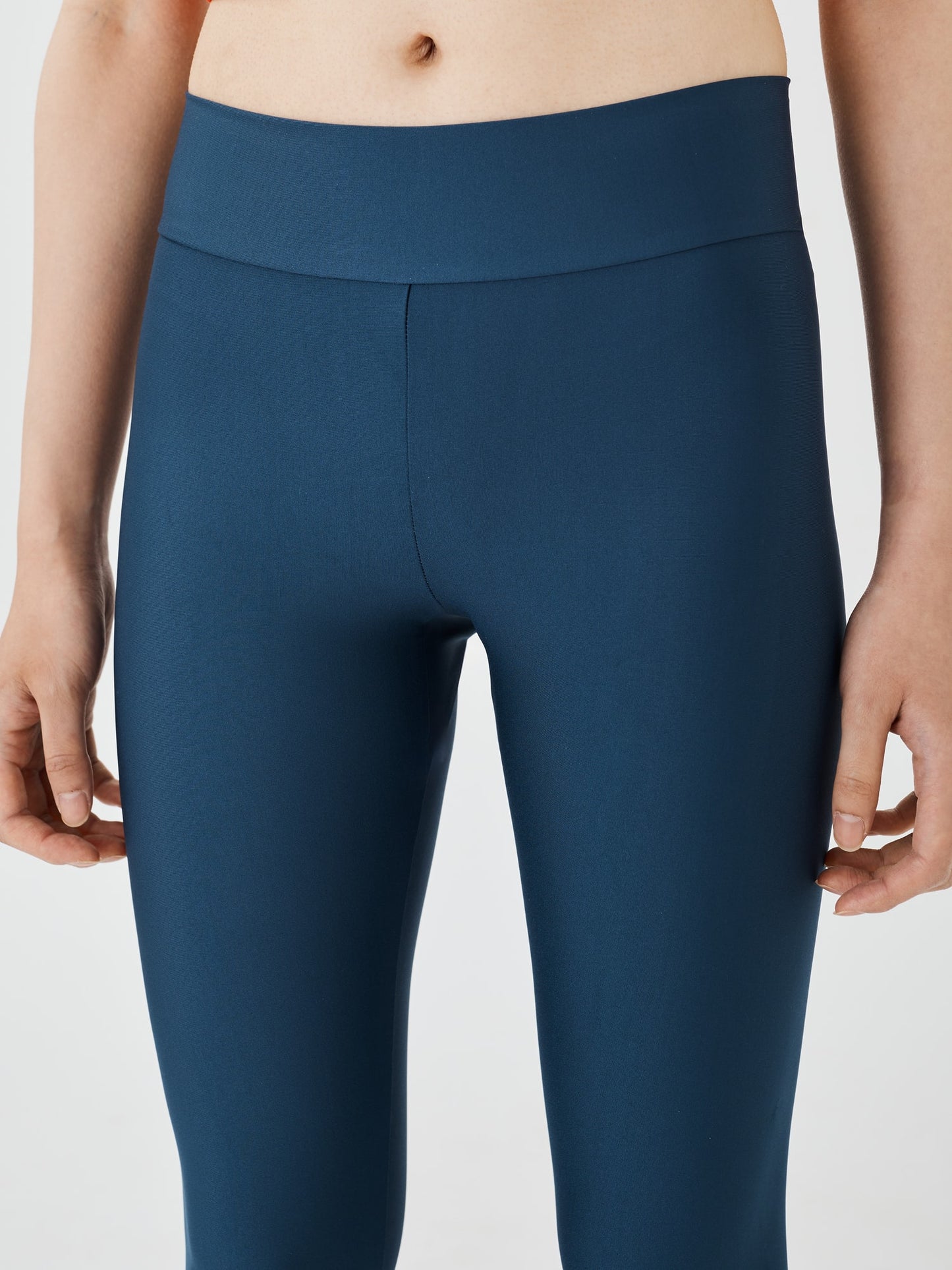 Close-up view of blue performance leggings by Šumska, highlighting the sleek design, supportive fit, and high-performance fabric.