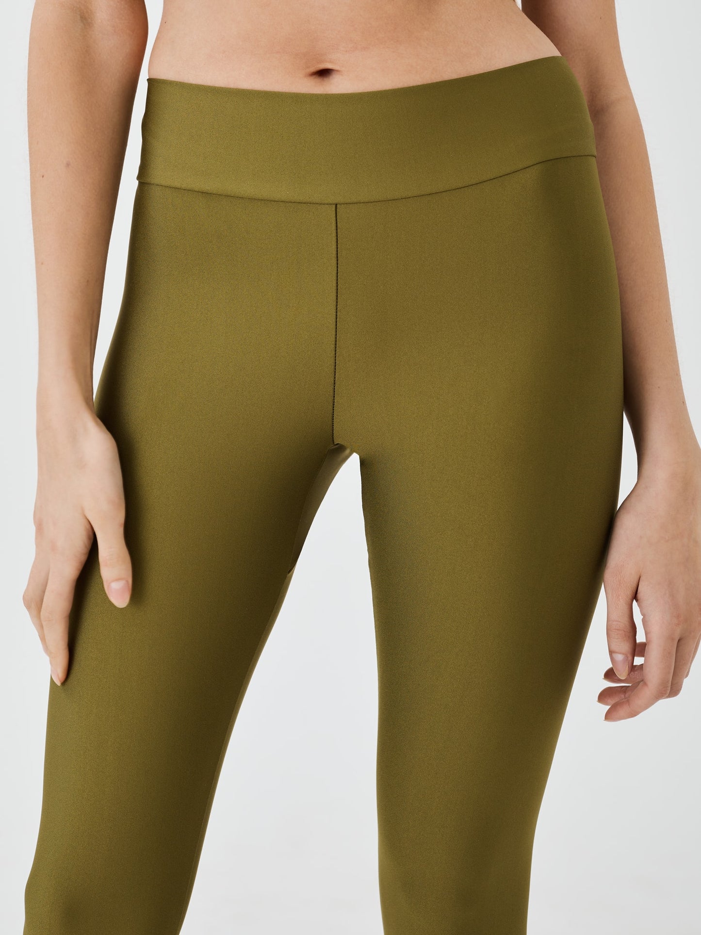 Close-up view of olive green performance leggings by Šumska, highlighting the sleek design, supportive fit, and high-performance fabric.