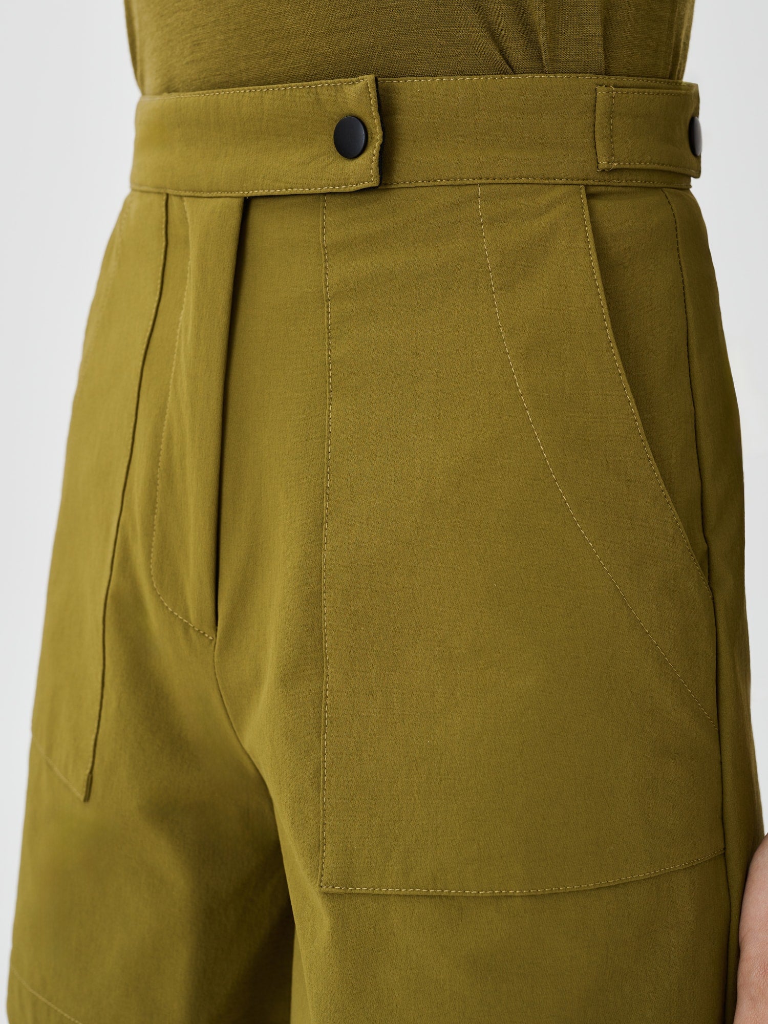 Zoomed-in view of olive green Softshell Hiking Shorts by Šumska, highlighting the fine stitching detail, stretch, durable, and water-resistant fabric.